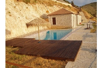 Grecia Chata Agios Nikitas, Esterno